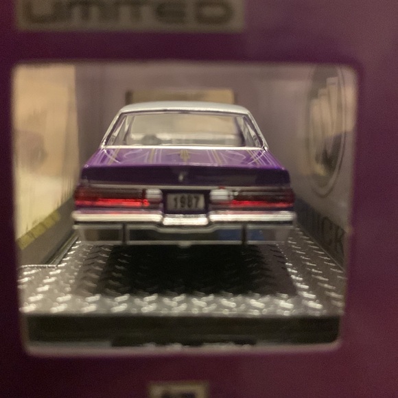 2024 M2 Machines 1987 Buick REGAL Limited Lowrider S127 Purple & White interior - Picture 5 of 9